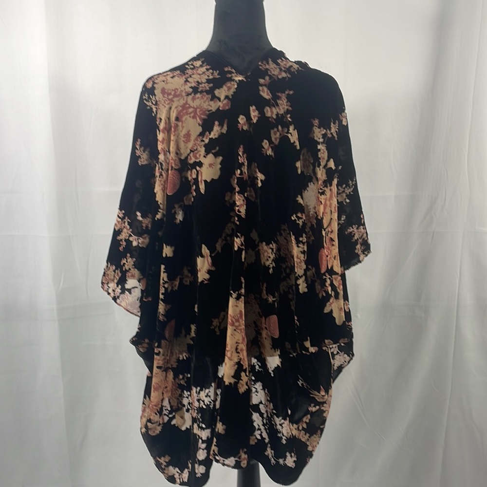 Francesca’s Floral, Cherry Blossoms Velvet Kimono, Black,Pink,Tan,Boho, One Size - Picture 2 of 6